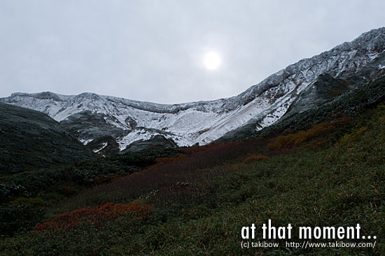 紅葉&雪化粧　十勝岳温泉-富良野岳-かみふらの岳-上ホロカメットク